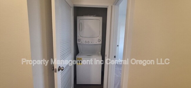 Building Photo - 1349 NE Cobbleridge Lp