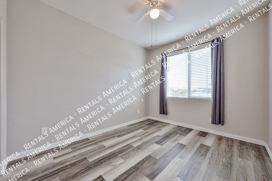Building Photo - 30938 W Mitchell Dr