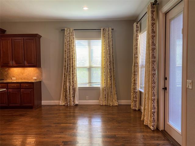 Building Photo - 2425 Lynbridge Dr