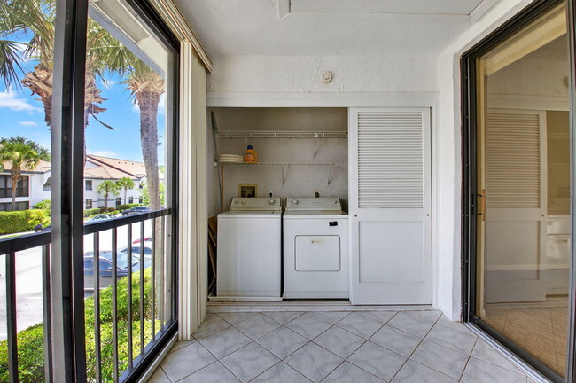 Building Photo - 5136 Floria Dr