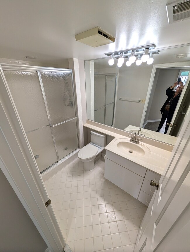 Building Photo - 7505 River Rd