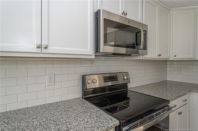 Building Photo - 907 Rochester Dr