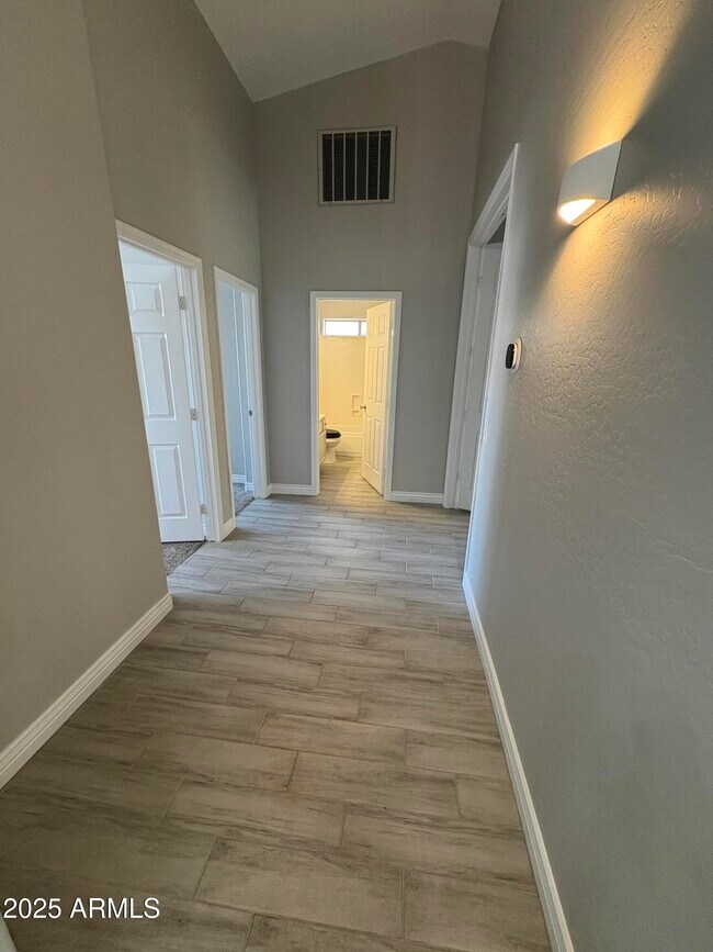 Building Photo - 6121 E Hermosa Vista Dr