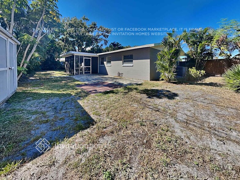 Building Photo - 3944 Porpoise Dr SE
