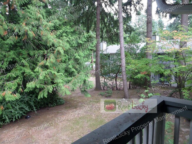 Building Photo - Cute & Updated 1-Bedroom Condo in Convenie...