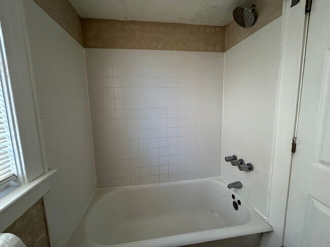 Building Photo - 2623 College St