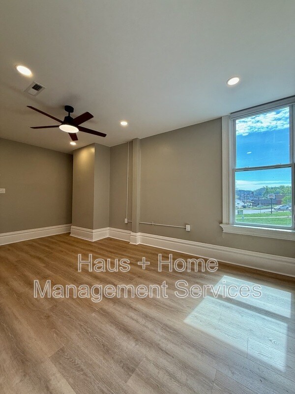 Building Photo - 906 Penn Ave