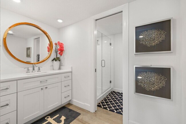 Building Photo - 420 64th Ave