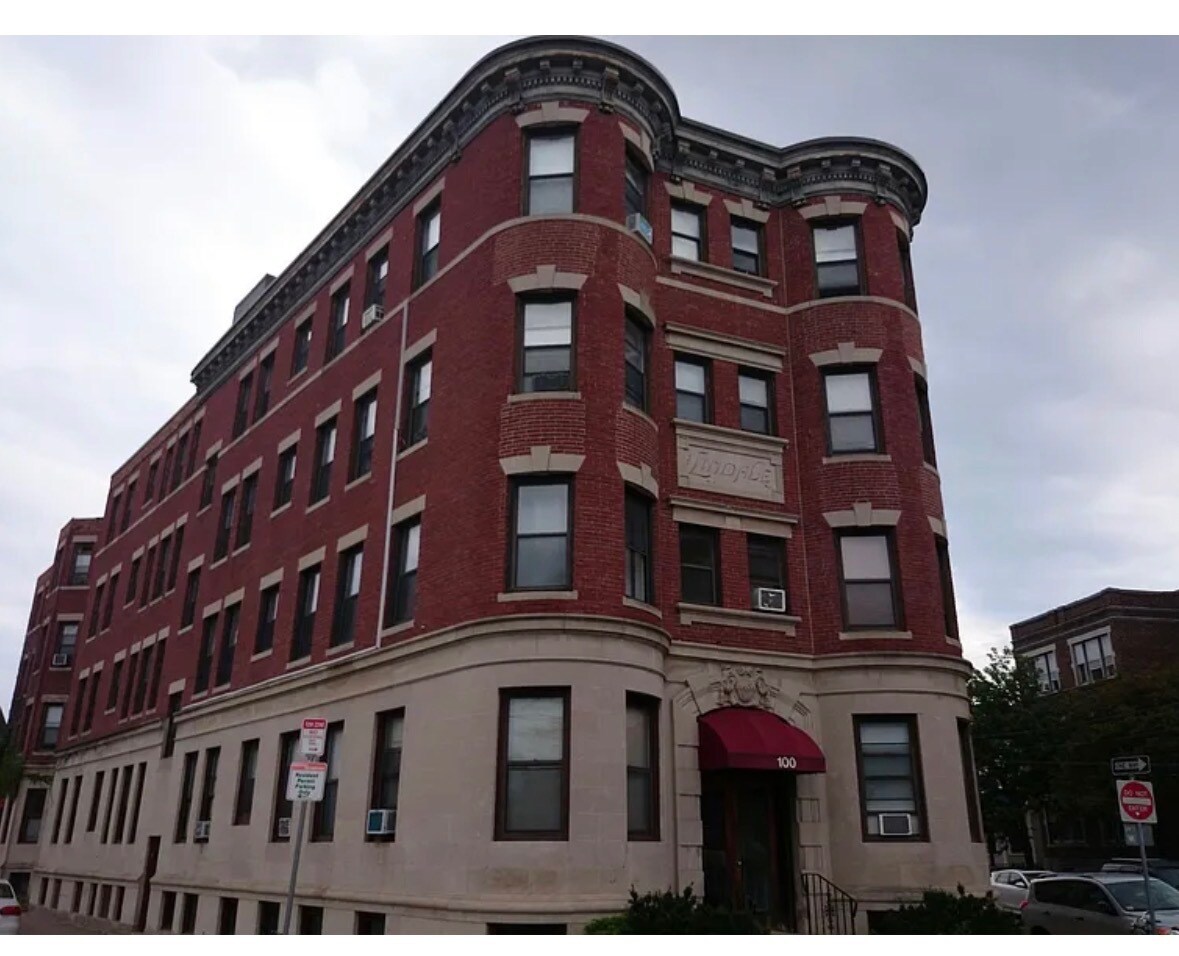 Building Photo - 100 Linden St