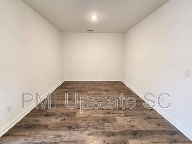 Building Photo - 1283 Westgate Vlg Dr
