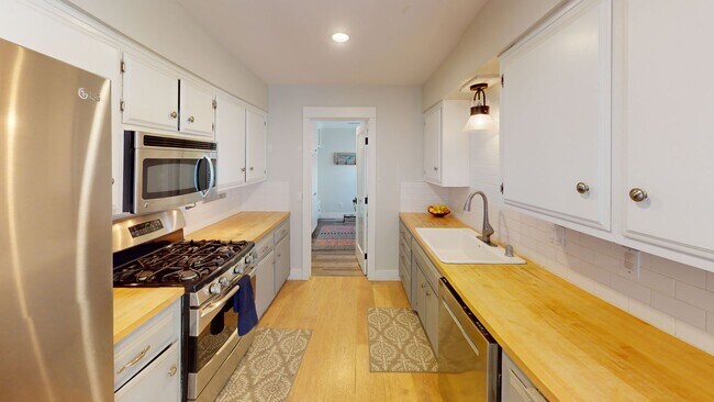 Building Photo - Beautiful 4 Bedroom, 3 Bathroom Atascadero Home On 2 Acre Lot with Solar Power