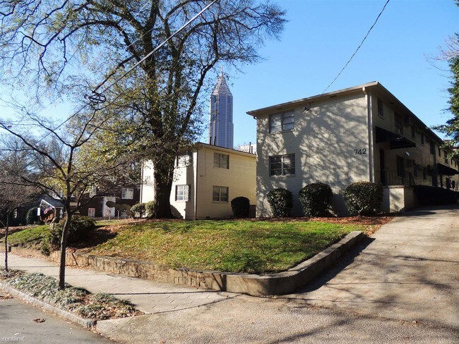 Building Photo - 738 Myrtle St NE