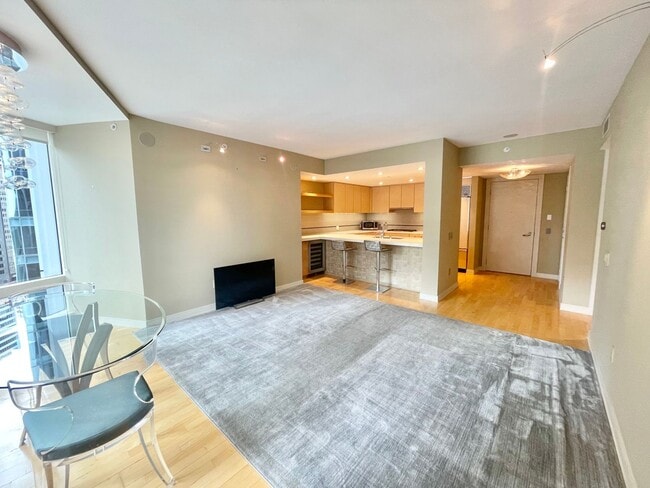 Building Photo - Millennium Stunner! 2BR/2BA 1,245sqft! Pet...