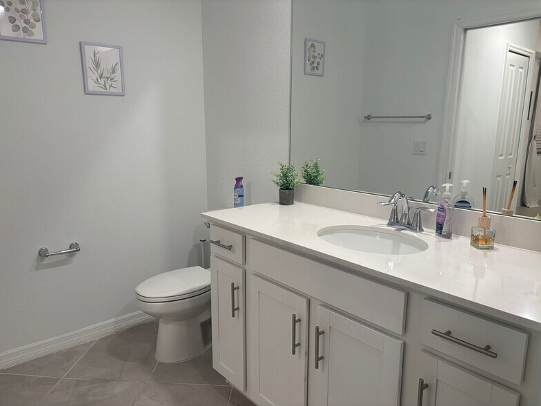 Building Photo - 14151 Heritage Landing Blvd