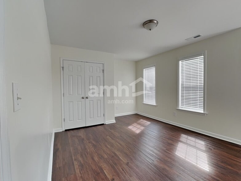 Building Photo - 369 Collinsworth Dr
