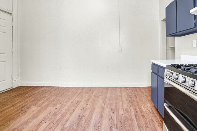 Building Photo - Central 1 Bedroom 1 Bath