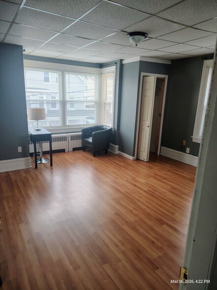 Building Photo - 463 Linden St