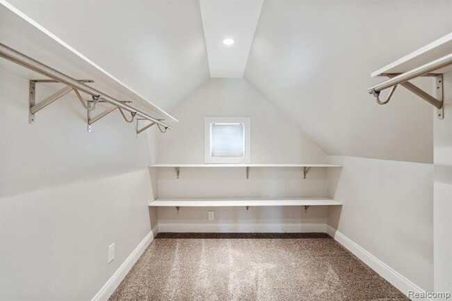 Building Photo - 822 N Gainsborough Ave