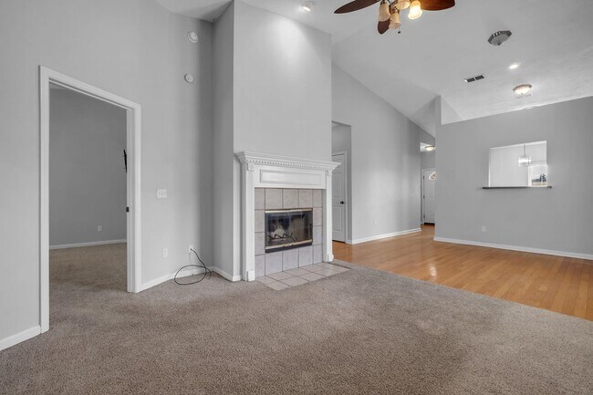 Building Photo - 944 Saddle Creek Run