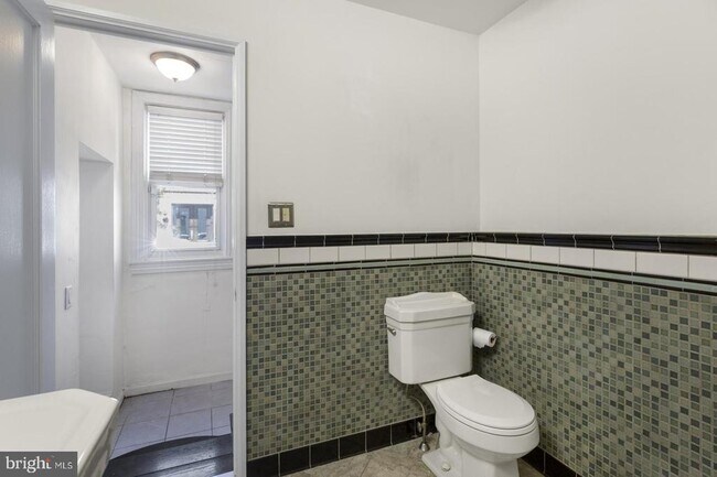 Building Photo - 2053 Christian St