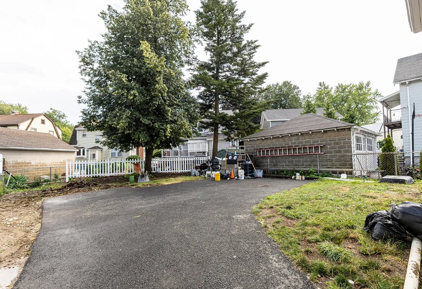 Building Photo - 224 Faneuil St