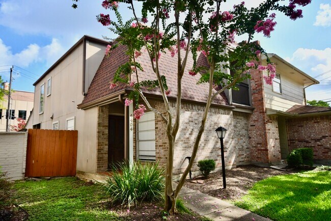 Building Photo - 4404 Basswood Ln