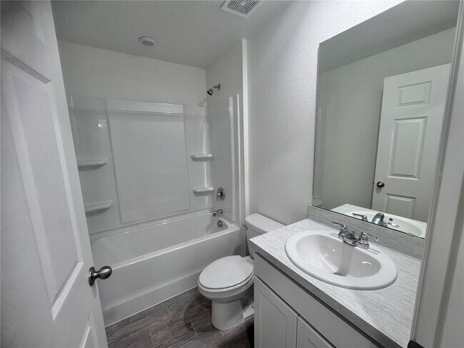 Building Photo - 76 Pine Cir Dr