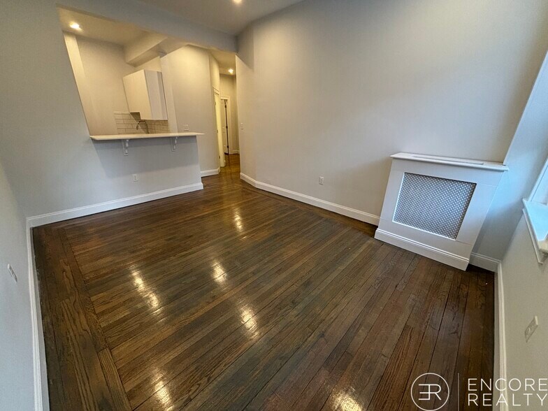 Building Photo - 19 Queensberry St