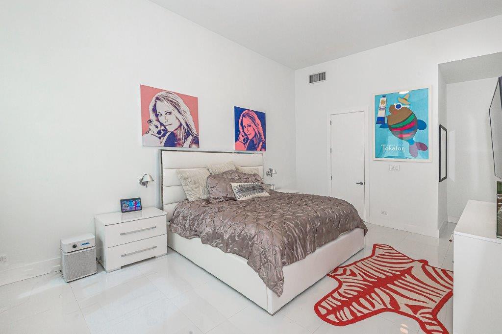 Building Photo - 2301 Collins Ave