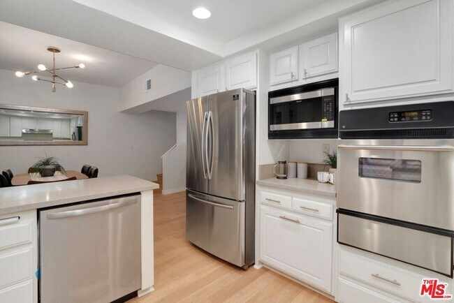 Building Photo - 848 Lincoln Blvd