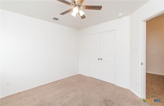 Building Photo - 7003 Osbaldo Dr