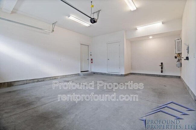 Building Photo - 17323 SW Kite Ln