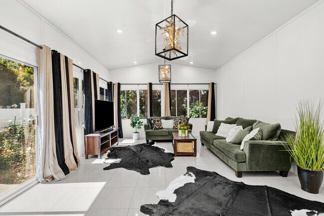 Building Photo - 17812 Parthenia St