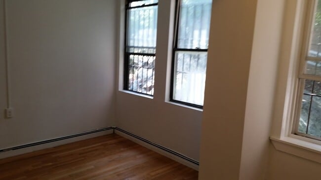 Building Photo - 46 Park Vale Ave