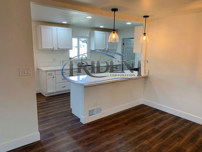 Building Photo - 685 N Barrett Rd