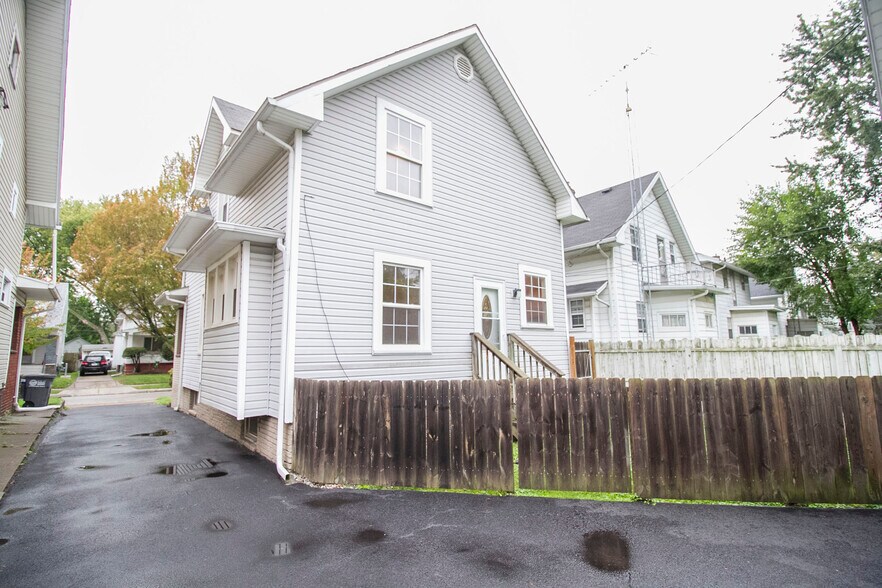 Building Photo - 4122 Fairview Dr
