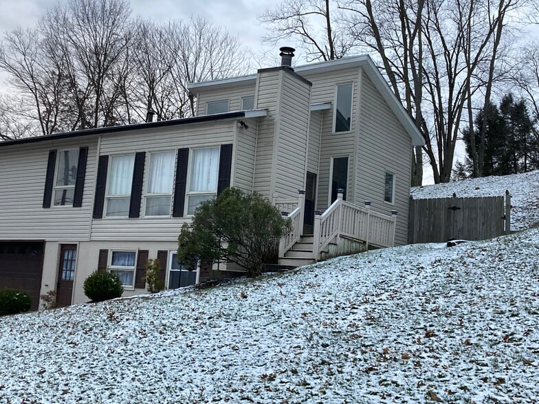 Building Photo - 6 Coolview Ln