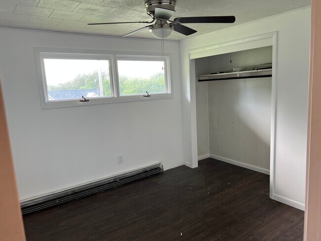 bedroom - 66165 N Moss Run Rd