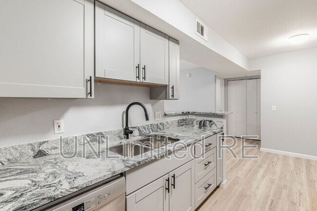 Building Photo - 1385 W University Ave