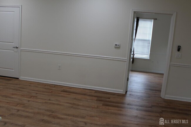 Building Photo - 611 Doral Ct