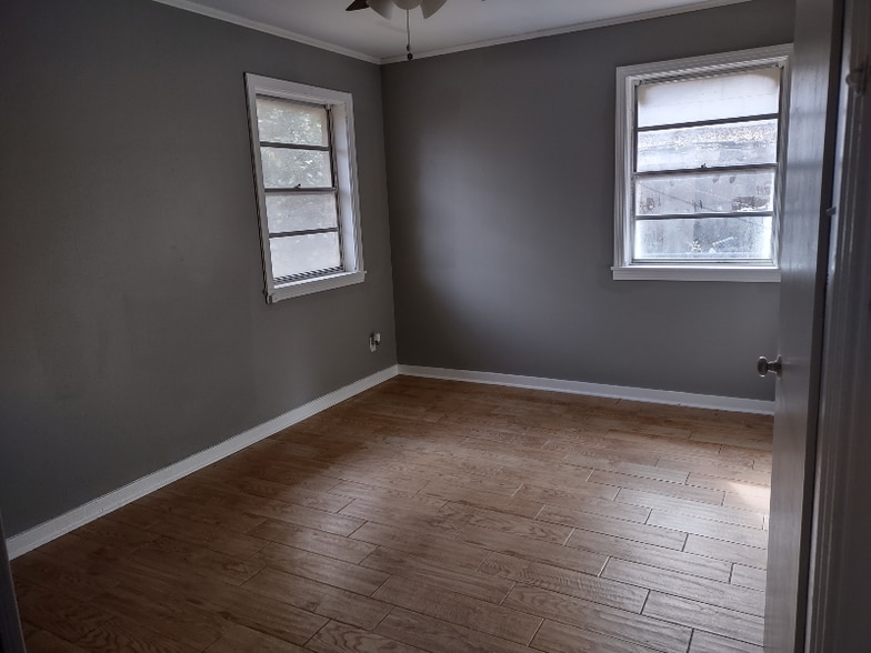Building Photo - 310 Azalea Dr
