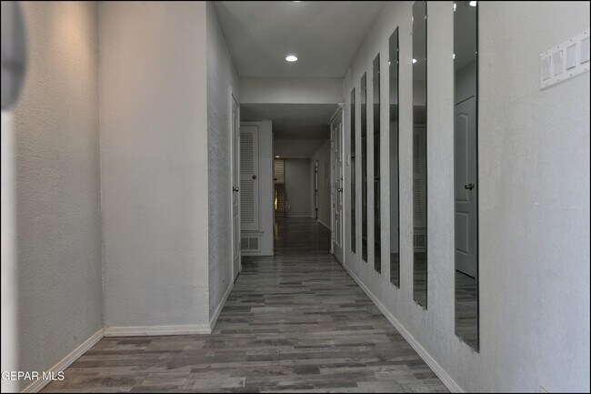 Building Photo - 1739 Russ Randall St