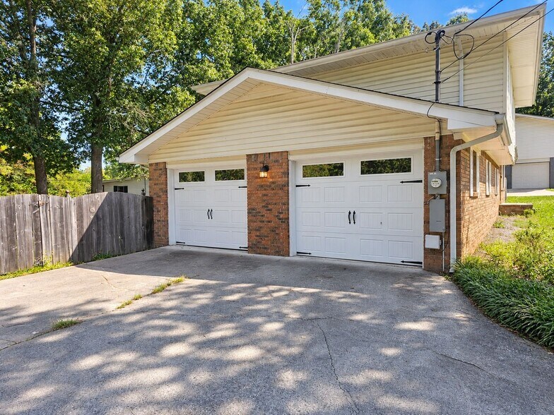 Building Photo - 492 Foster Dr
