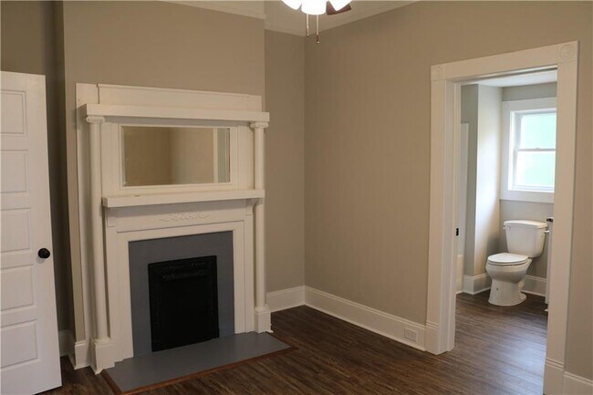 Building Photo - 613 Summit Ave