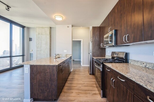 Building Photo - 235 W Van Buren St