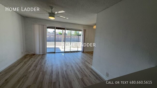 Building Photo - 842 N Las Palmas Dr