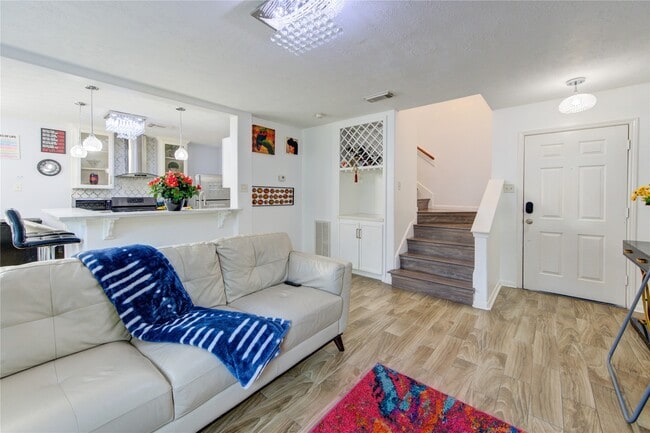 Building Photo - 19334 Strathmore Pl Ln