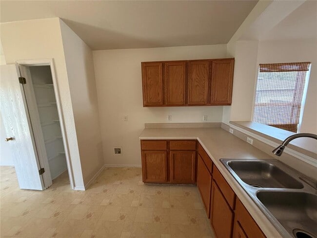 Building Photo - 917 W South St