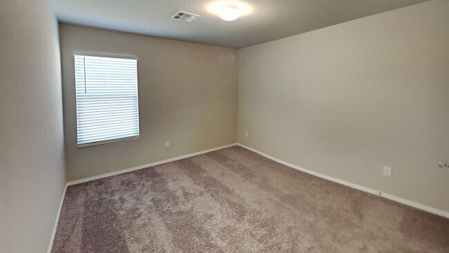 Building Photo - Very Nice 4 bedroom 2 bath home in Harrah ...