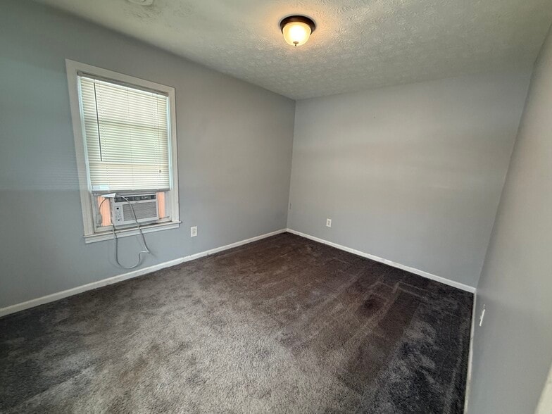 Main Bedroom - 140 W Union St